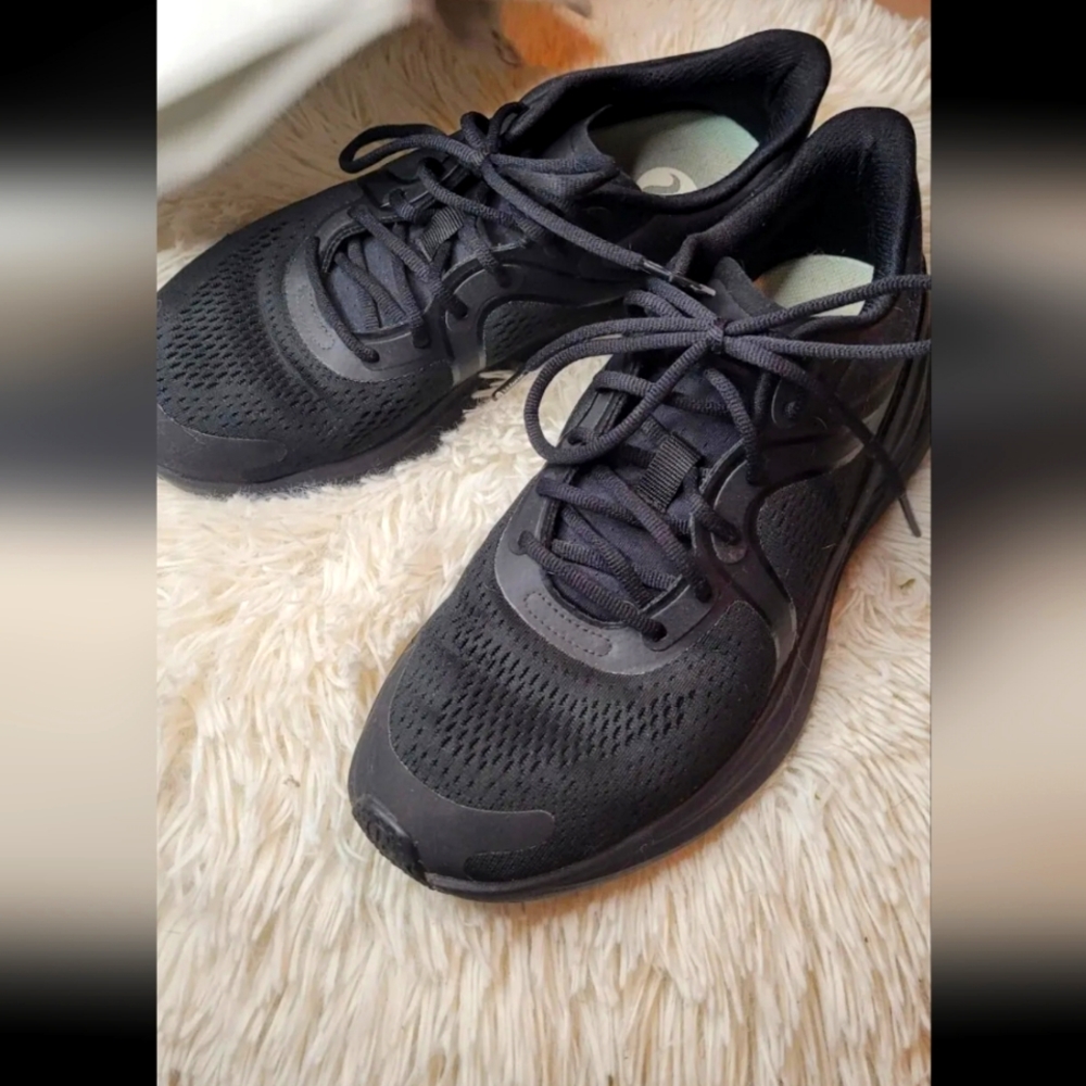 Lululemon Blissfeel Running Shoes, 6.5, Black
